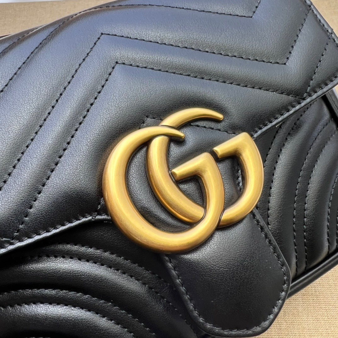 QUILTED MINI SHOULDER BAG WITH CHAIN DETAIL