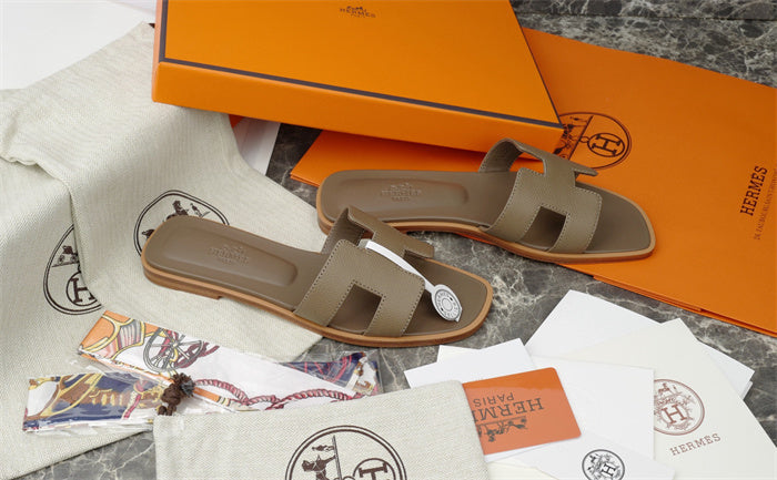 CLASSIC NEUTRAL H-CUT LEATHER SLIDE SANDALS