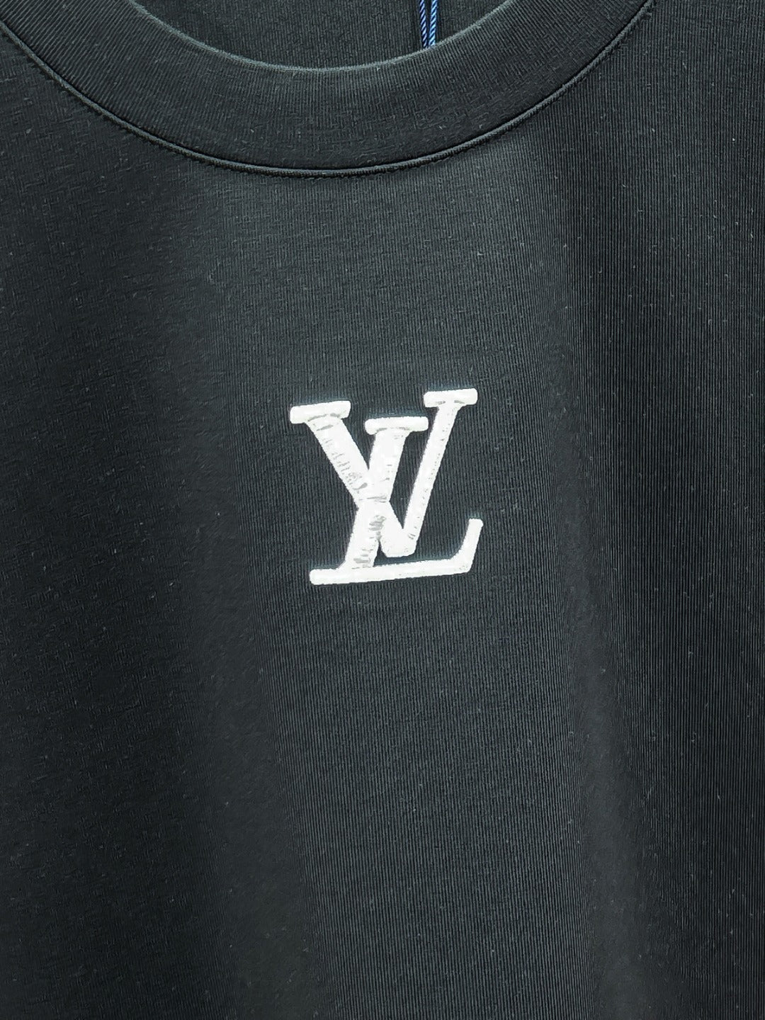 MINIMAL EMBROIDERED SHORT SLEEVE T-SHIRT