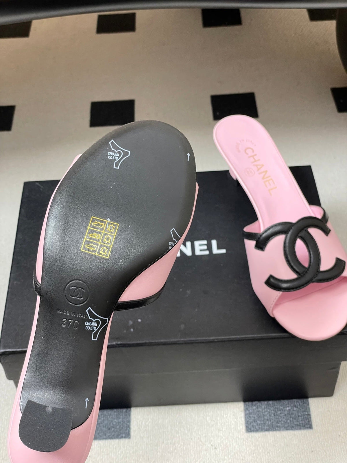 PINK LOW HEEL MULE SANDALS