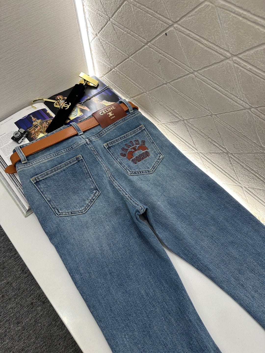 CLASSIC FLARED DENIM JEANS WITH BELT