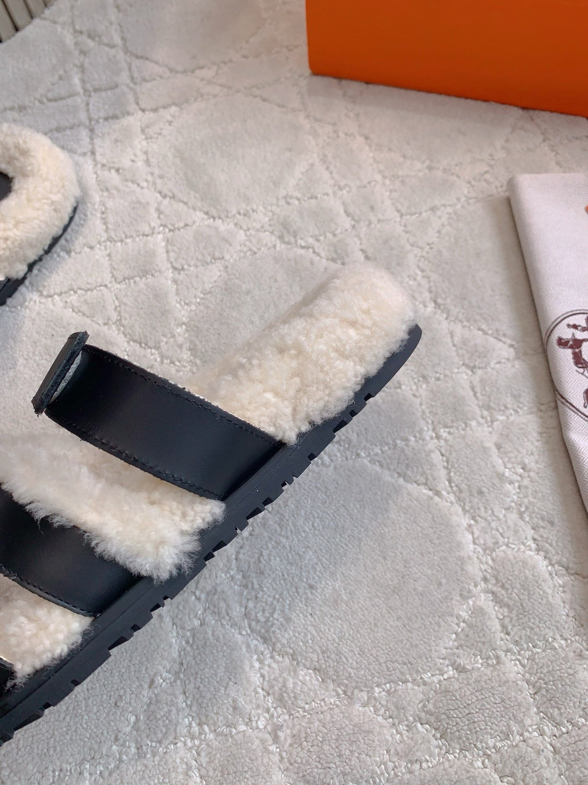 BLACK FAUX SHEARLING SLIDES WITH ADJUSTABLE COMFORT FIT