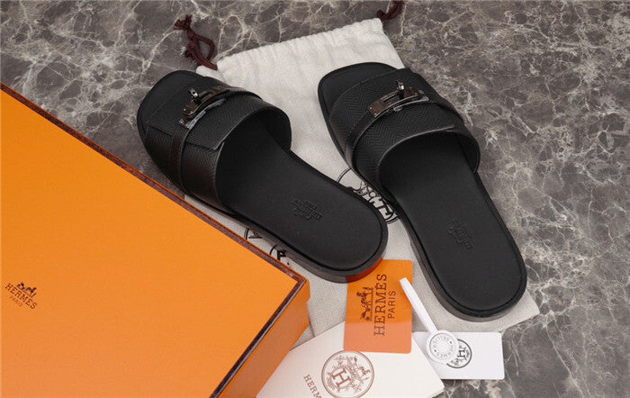 TEXTURED BLACK BUCKLE SLIDE SANDALS