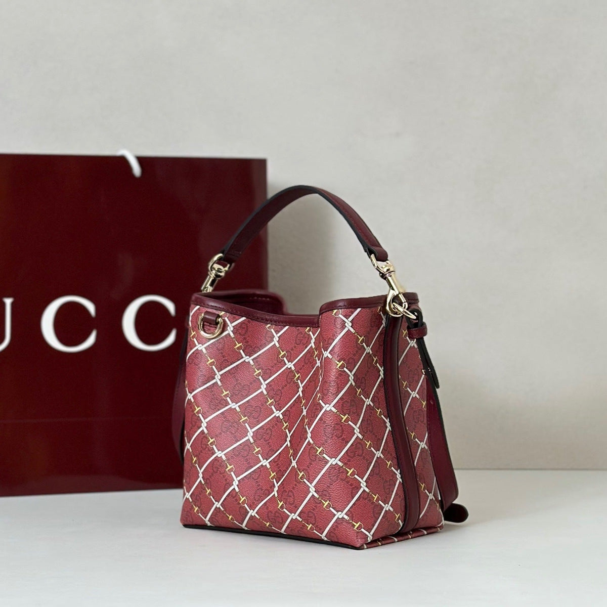 DIAMOND PRINT BUCKET SHOULDER BAG