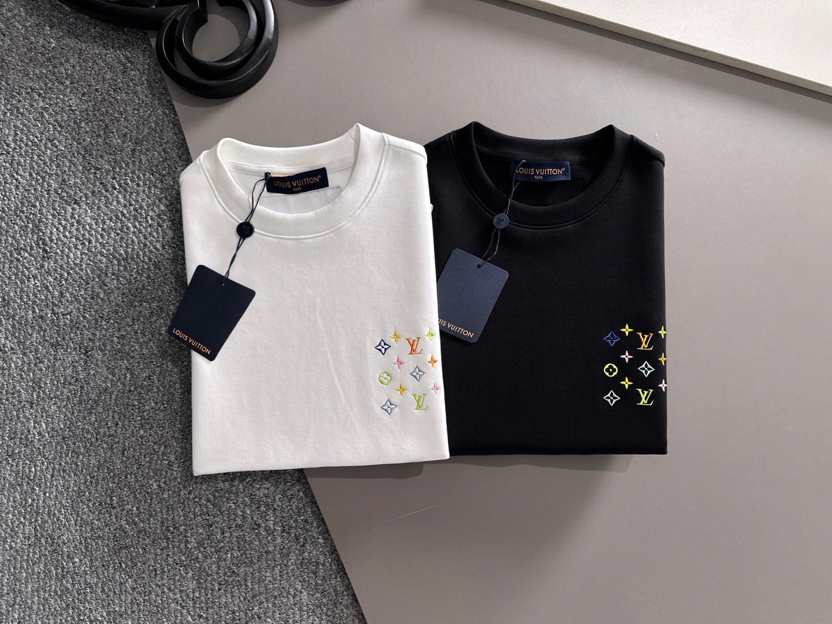 MINIMAL EMBROIDERED CREWNECK SWEATSHIRT