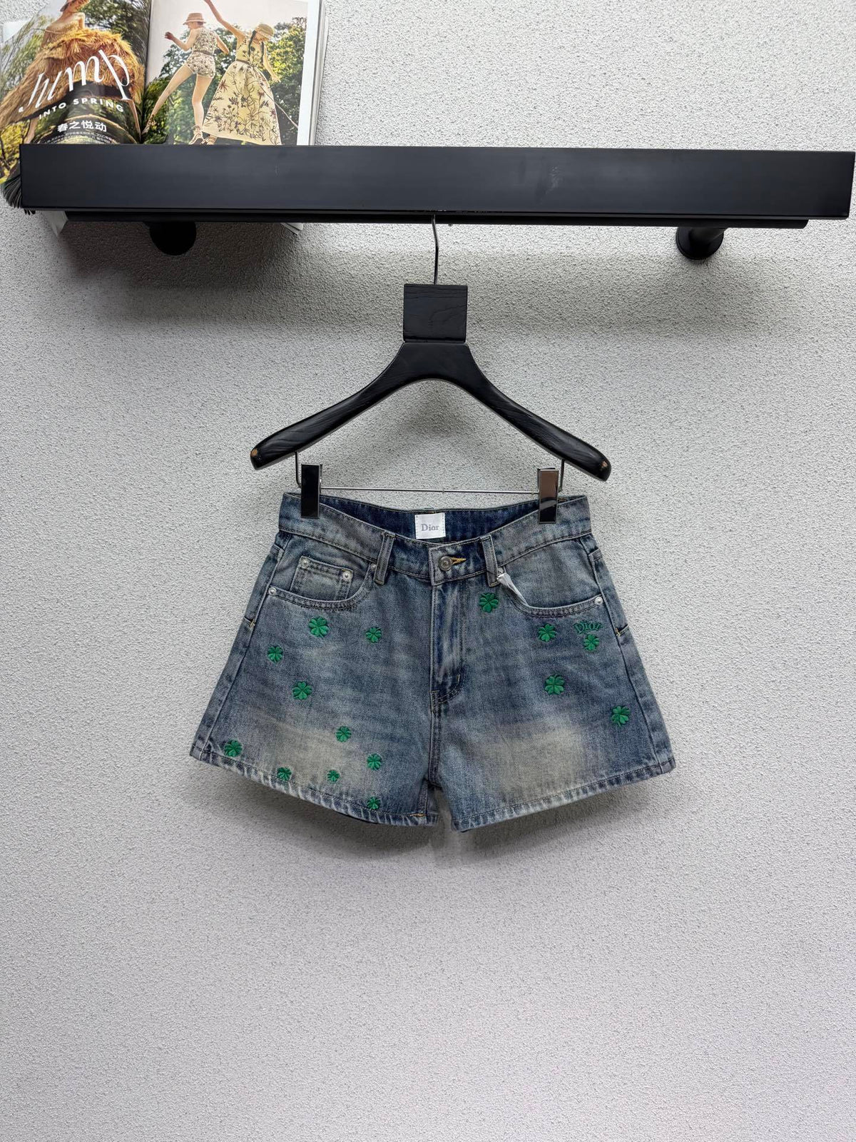 BLUE DENIM SHORTS WITH FLORAL EMBROIDERY