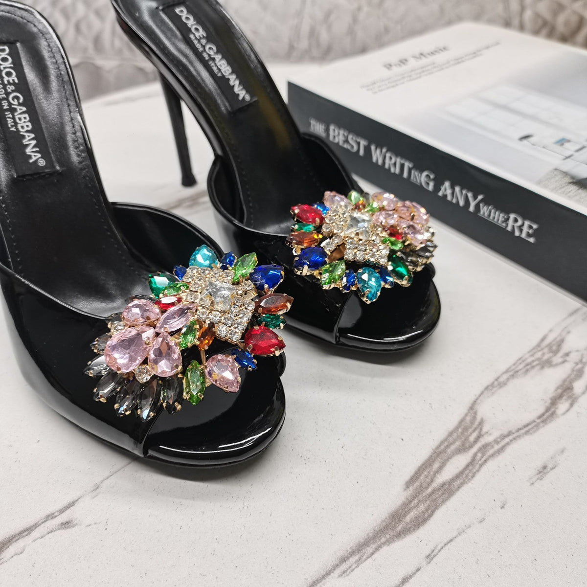 BLACK GLOSSY MULE HEEL SANDALS WITH MULTICOLOR CRYSTAL EMBELLISHMENT