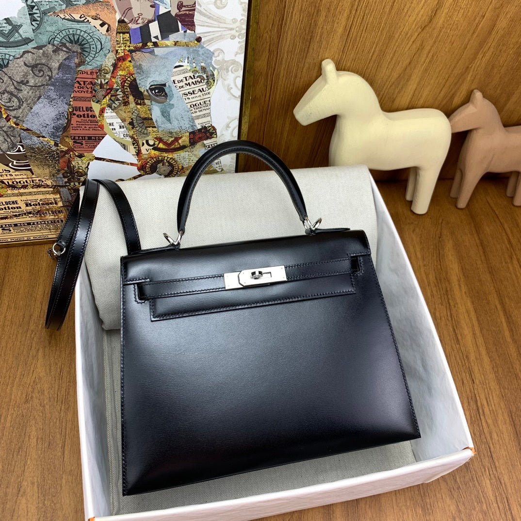 BLACK LEATHER HANDBAG