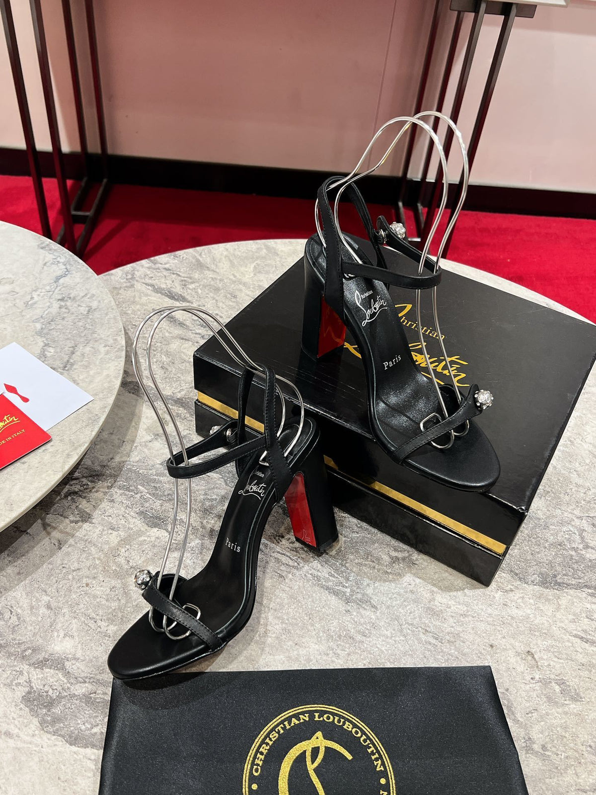BLACK STRAPPY HEELS WITH CRYSTAL DETAIL