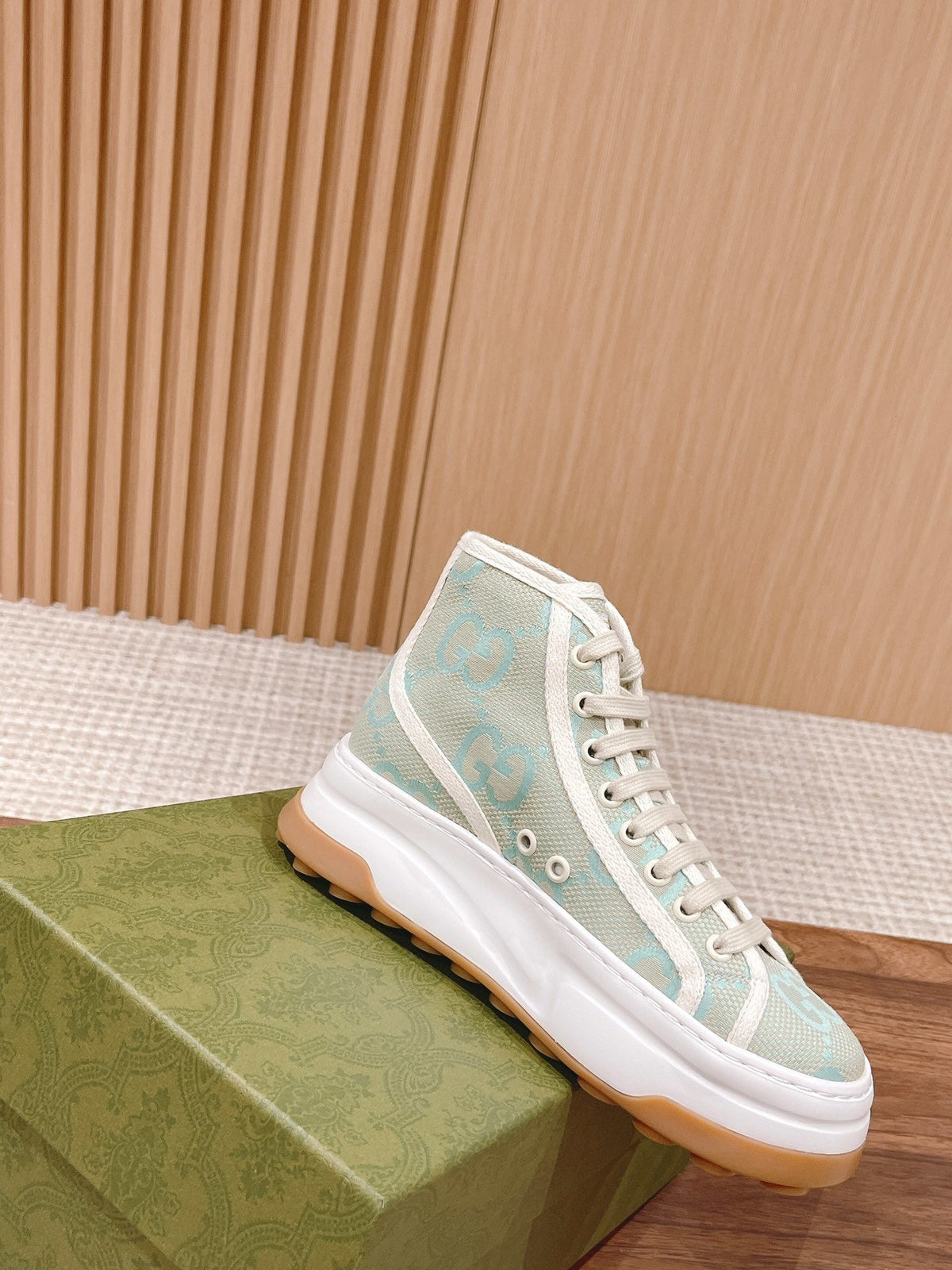 MINT HIGH-TOP CASUAL SNEAKERS