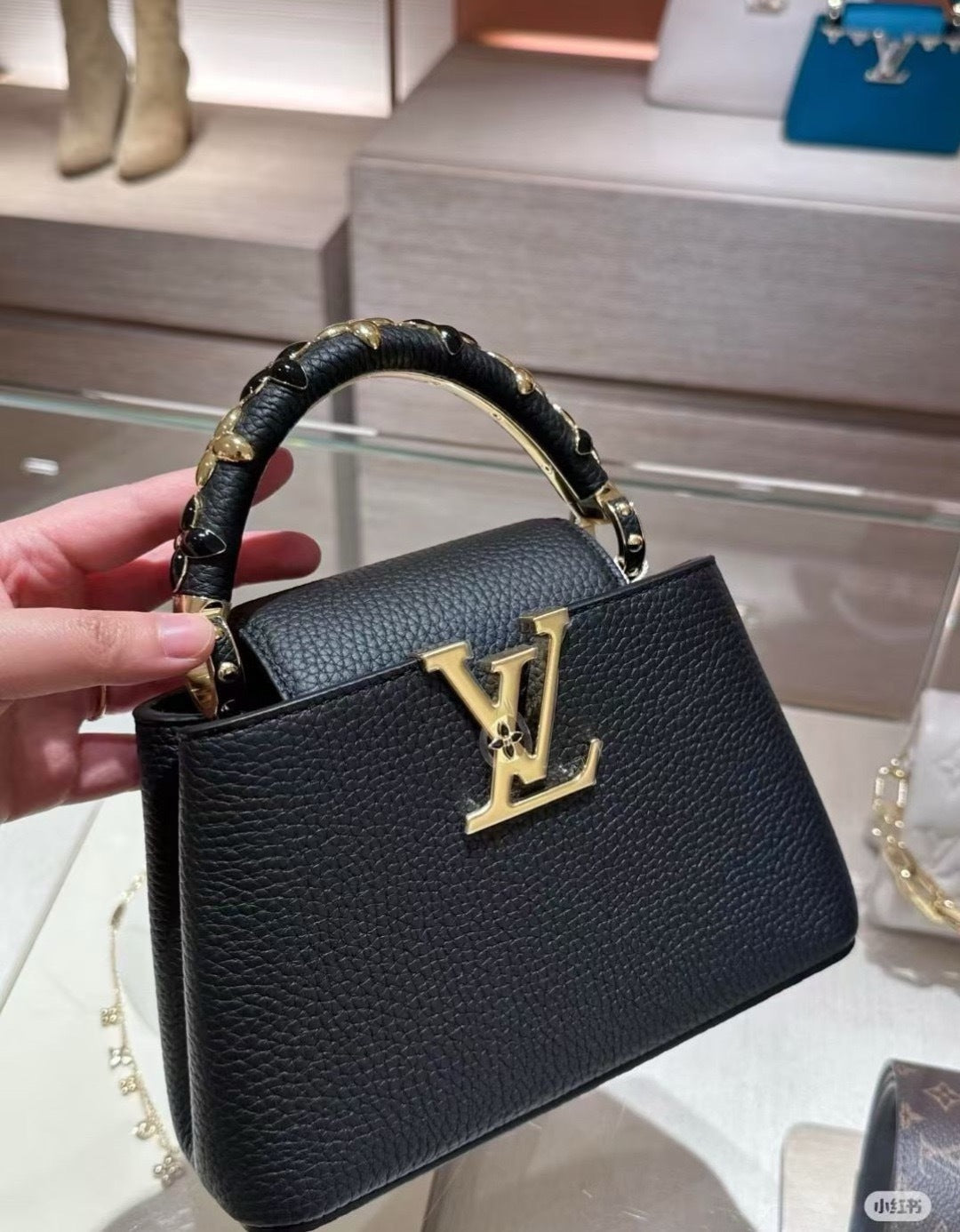 STRUCTURED TOP HANDLE BAG WITH GOLD LOGO