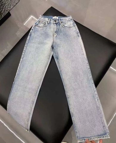 LIGHT WASH DENIM JEANS WITH EMBROIDERED