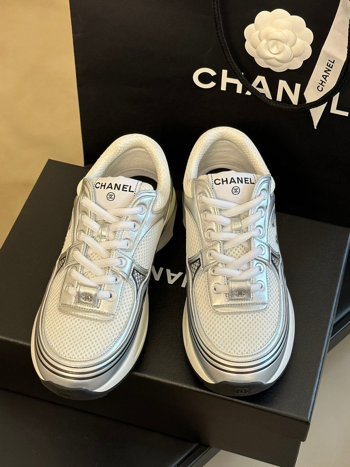 LOGO DETAIL CHUNKY RUNNER SNEAKERS