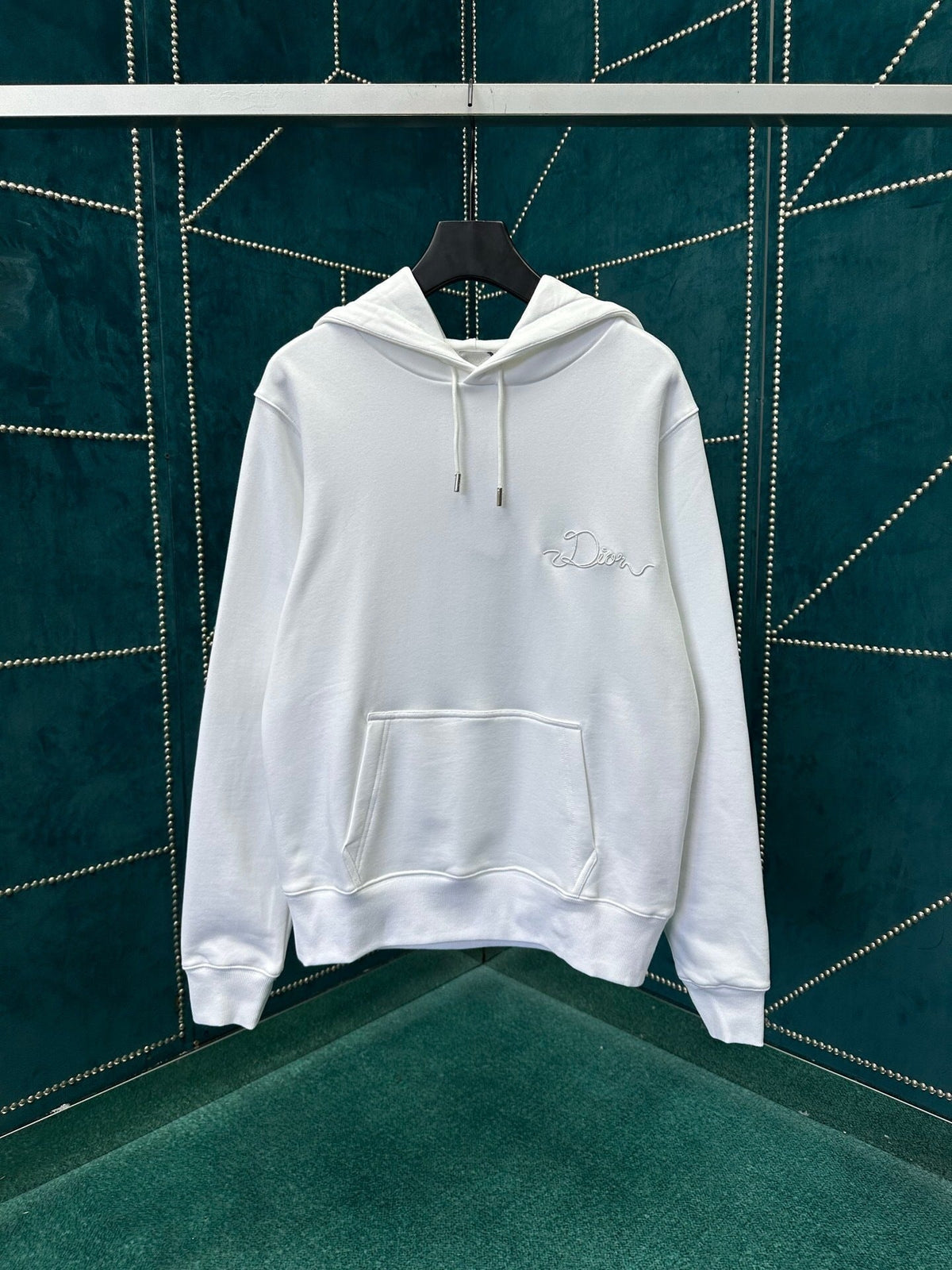 MINIMAL EMBROIDERED HOODIE