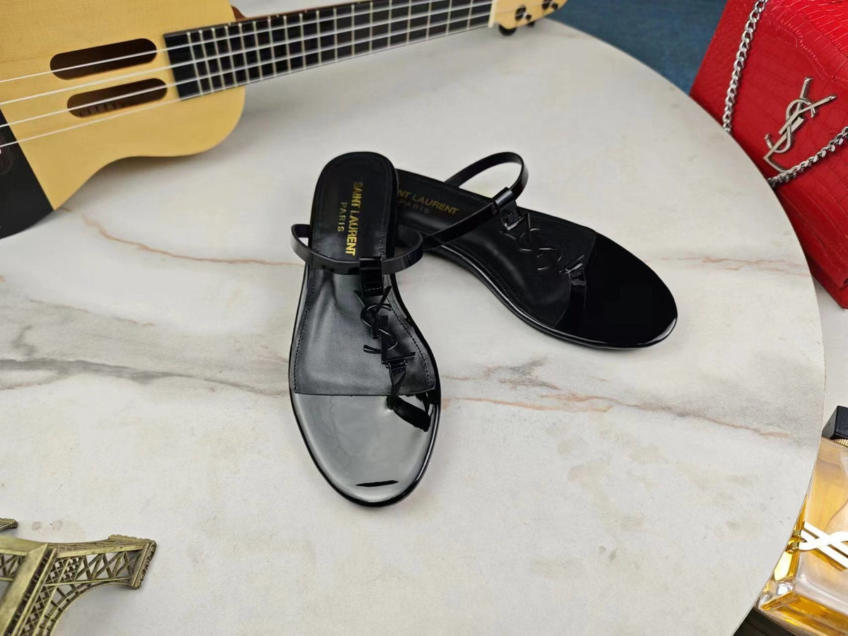 BLACK PATENT FLAT SANDALS WITH MINIMAL STRAP