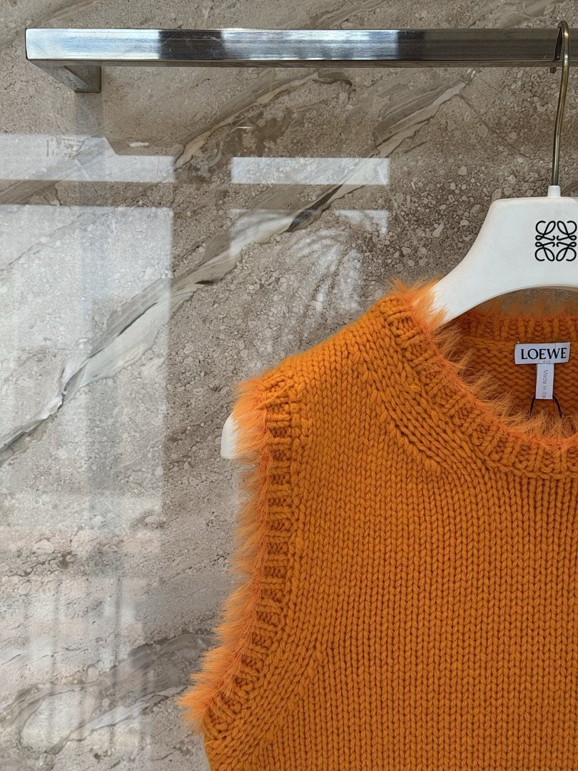 TEXTURED KNIT SLEEVELESS SWEATER