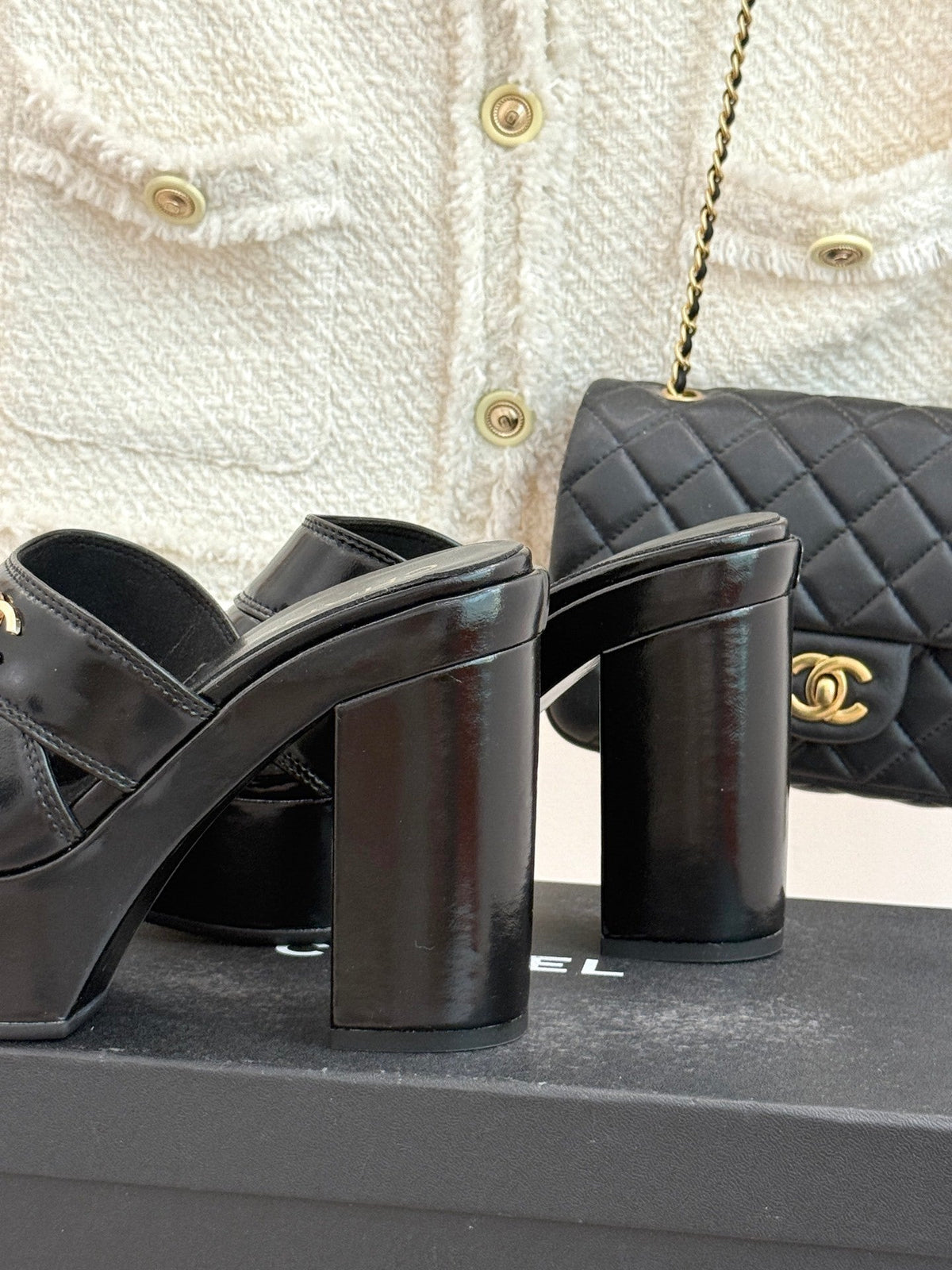 BLACK PLATFORM HEEL MULES