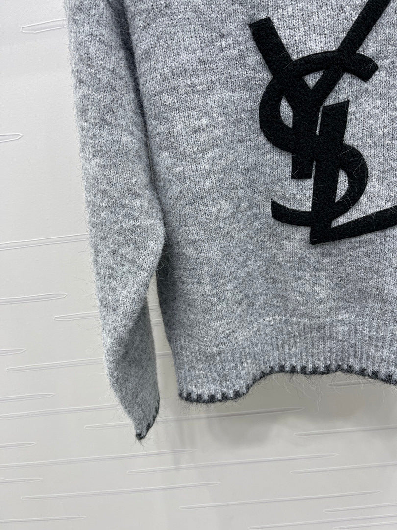 LOGO CREW NECK KNIT SWEATER