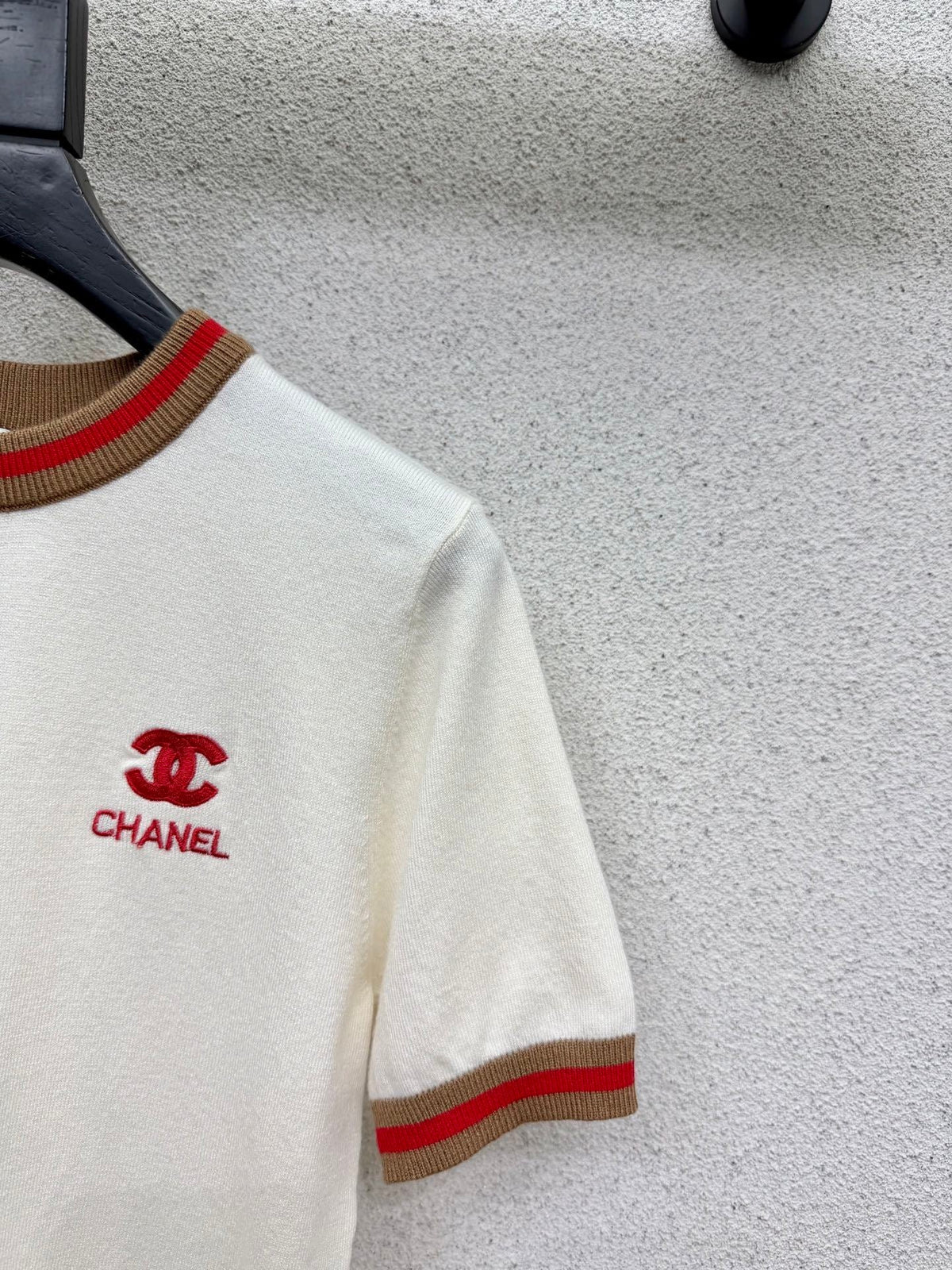 LOGO EMBROIDERED KNIT TOP & PLEATED SKIRT SET