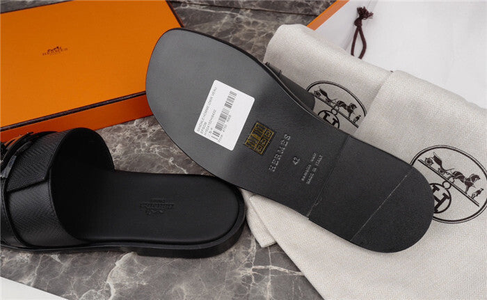 TEXTURED BLACK BUCKLE SLIDE SANDALS