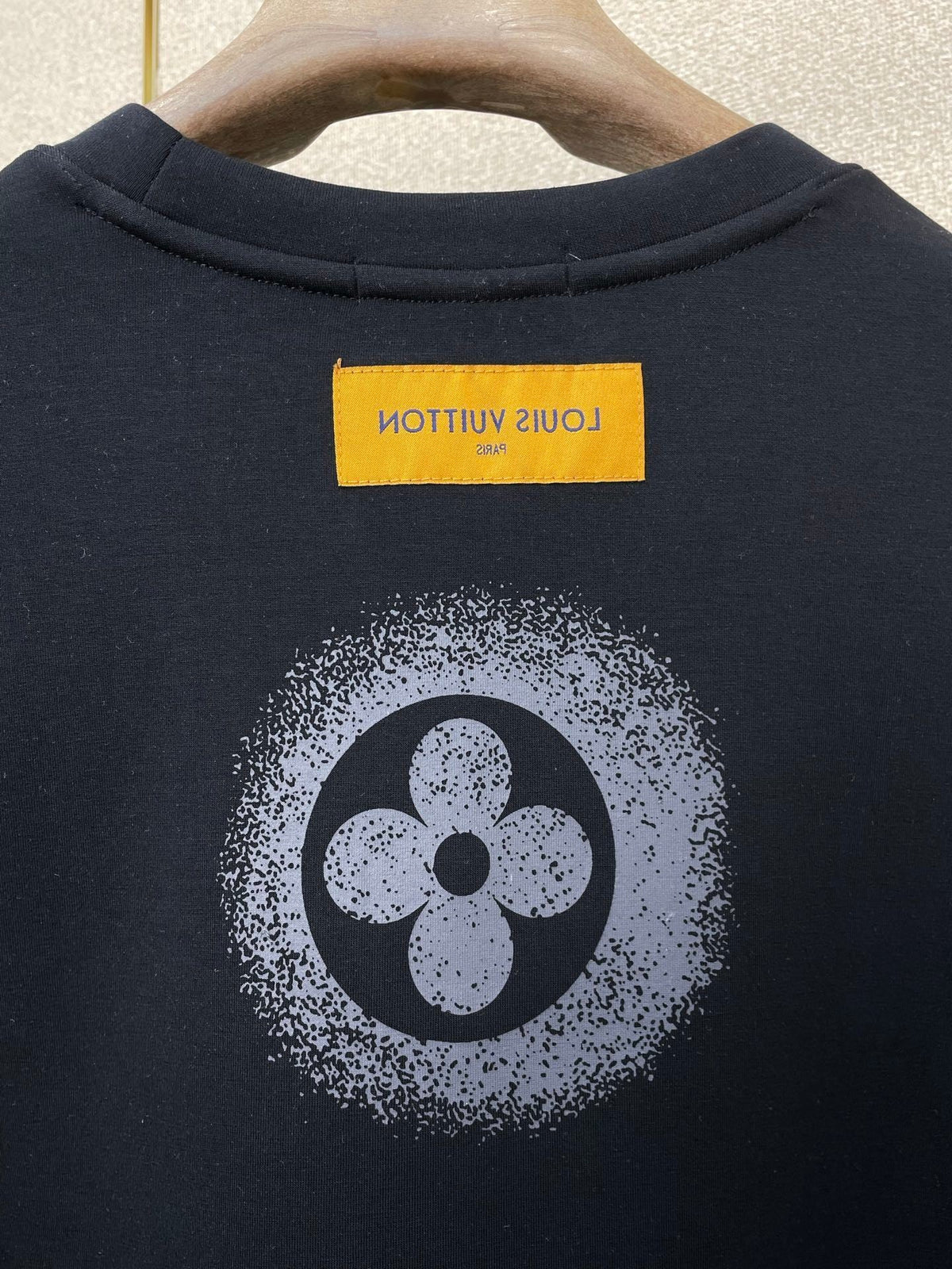 MINIMAL GRAPHIC CREWNECK SWEATSHIRT