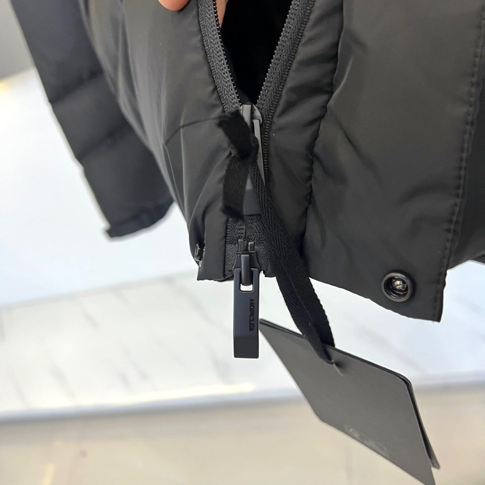 INSULATED BLACK PUFFER JACKET WITH HOODED DESIGN