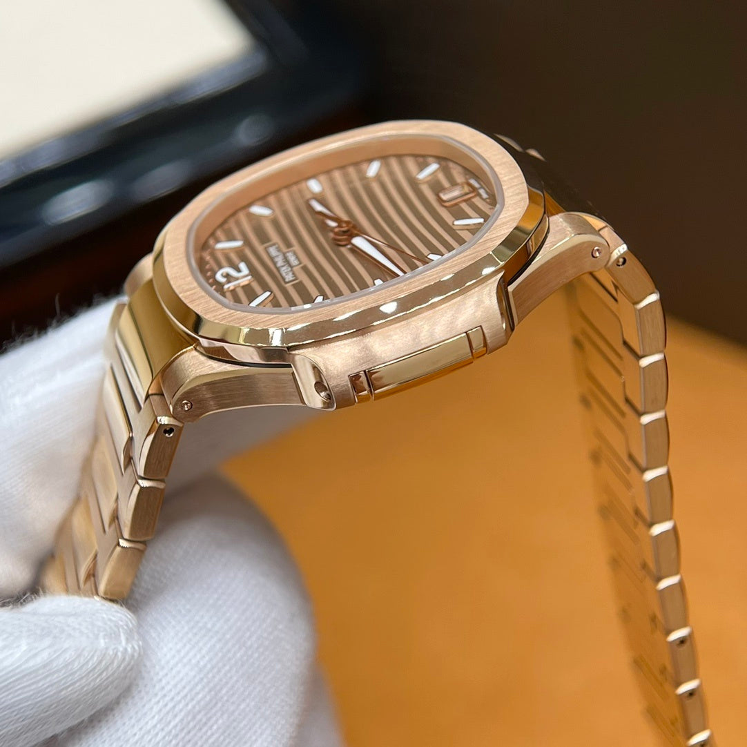 GOLD LUXURY MINIMALIST WATCH