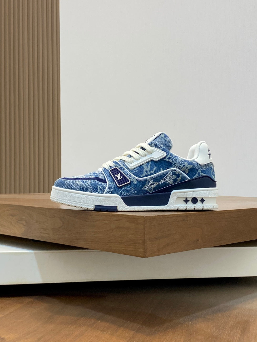 BLUE DENIM LOW-TOP SNEAKERS WITH CONTRASTING WHITE SOLE