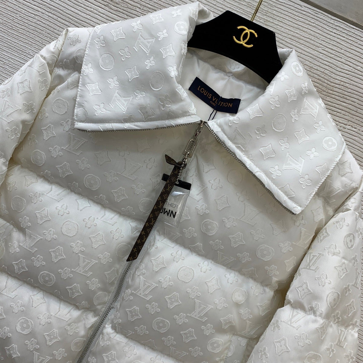 EMBOSSED PUFFER JACKET WITH FAUX FUR COLLAR