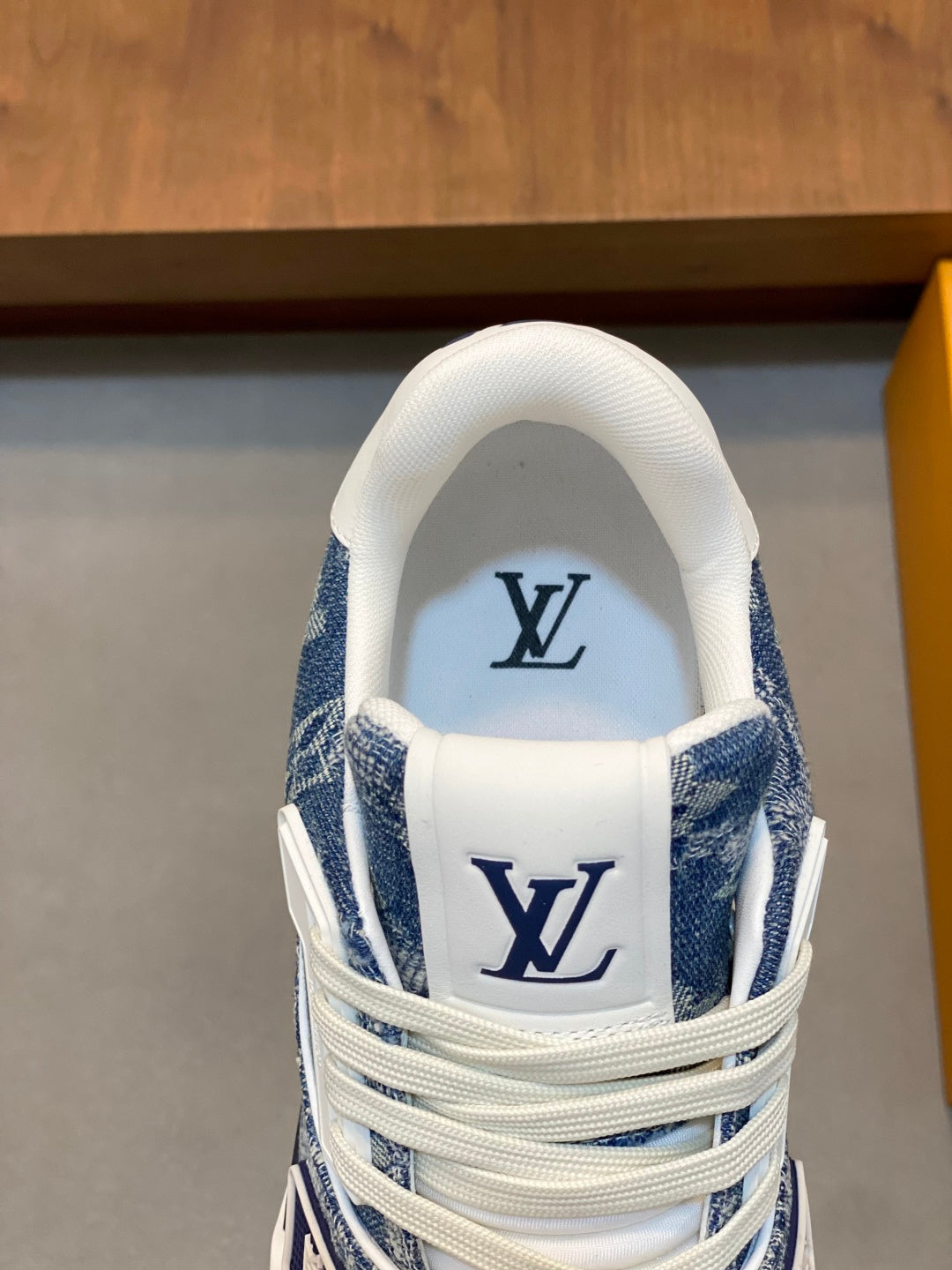 BLUE DENIM LOW-TOP SNEAKERS WITH CONTRASTING WHITE SOLE