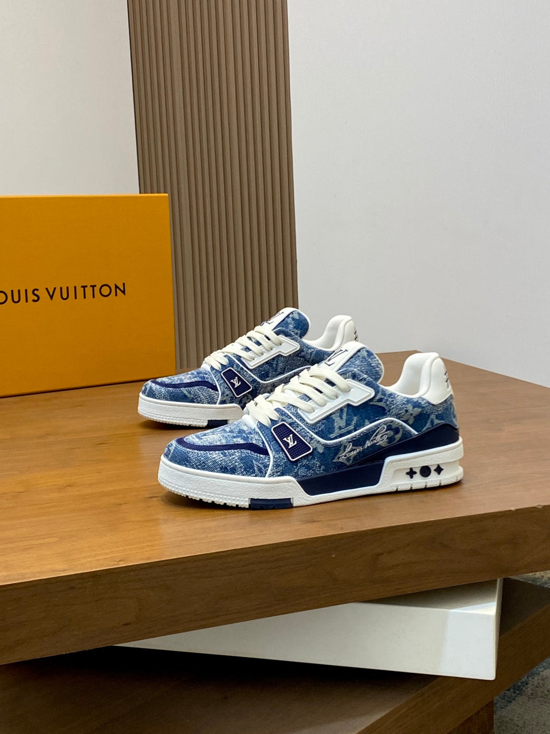 BLUE DENIM LOW-TOP SNEAKERS WITH CONTRASTING WHITE SOLE