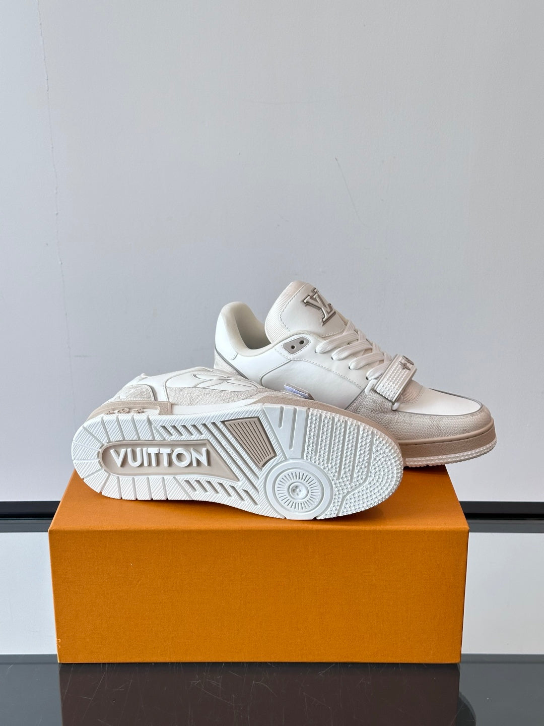 WHITE CHUNKY SNEAKERS