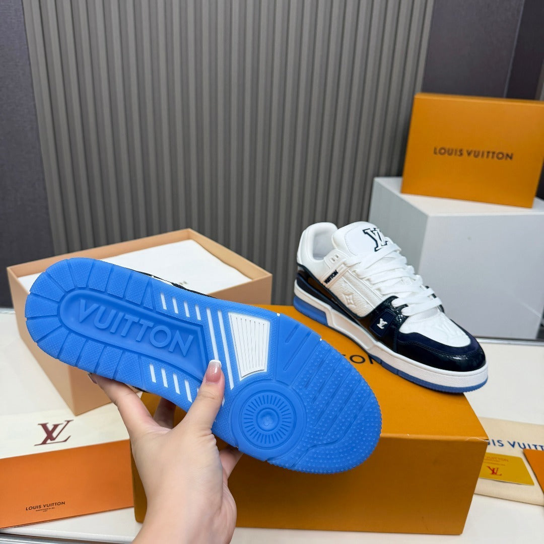 WHITE & NAVY LOW-TOP SNEAKERS WITH BLUE ACCENTS