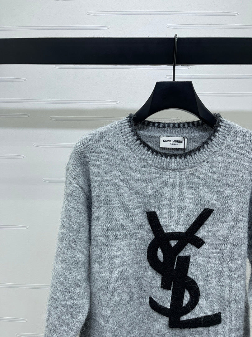 LOGO CREW NECK KNIT SWEATER