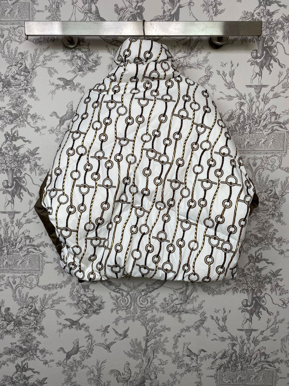PATTERNED PUFFER JACKET WITH CONTRAST SLEEVES AND HIGH COLLAR