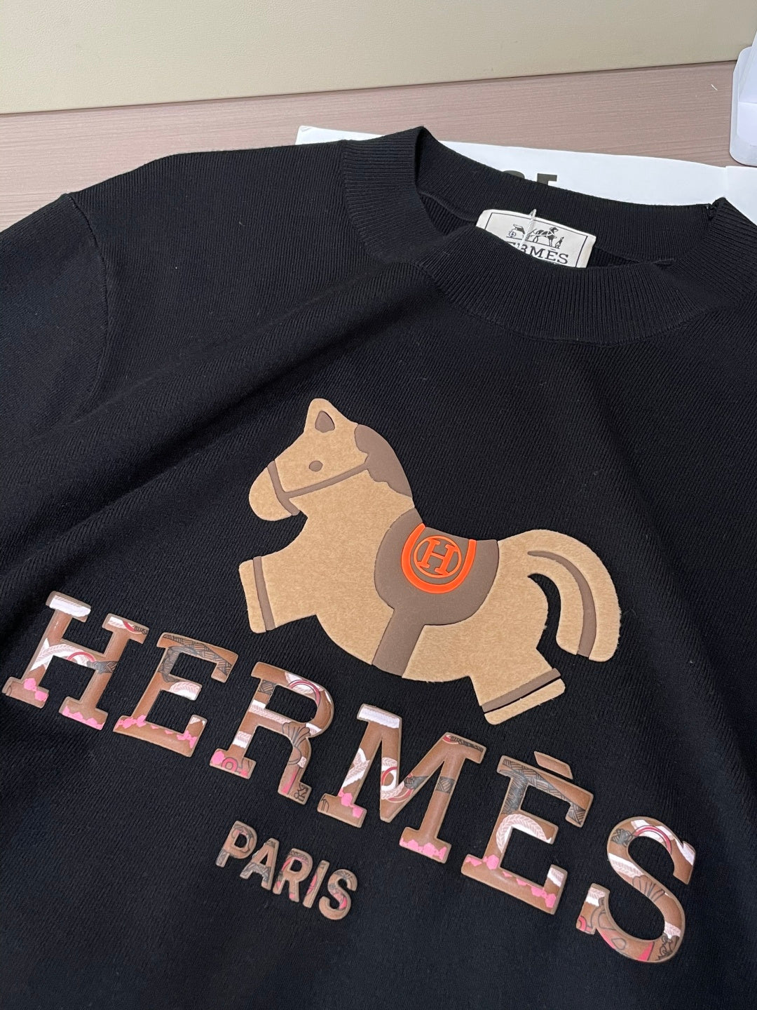 BLACK LOGO CREWNECK SWEATER