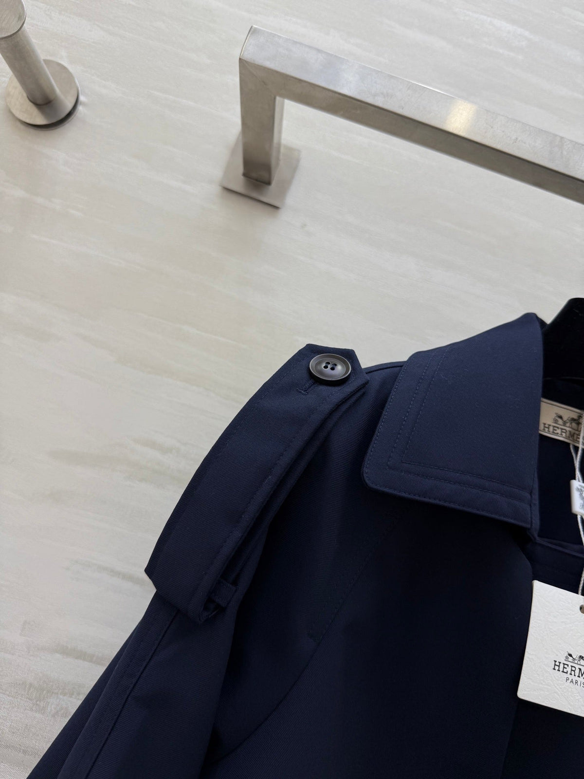 CLASSIC DOUBLE-BREASTED TRENCH COAT IN DEEP NAVY