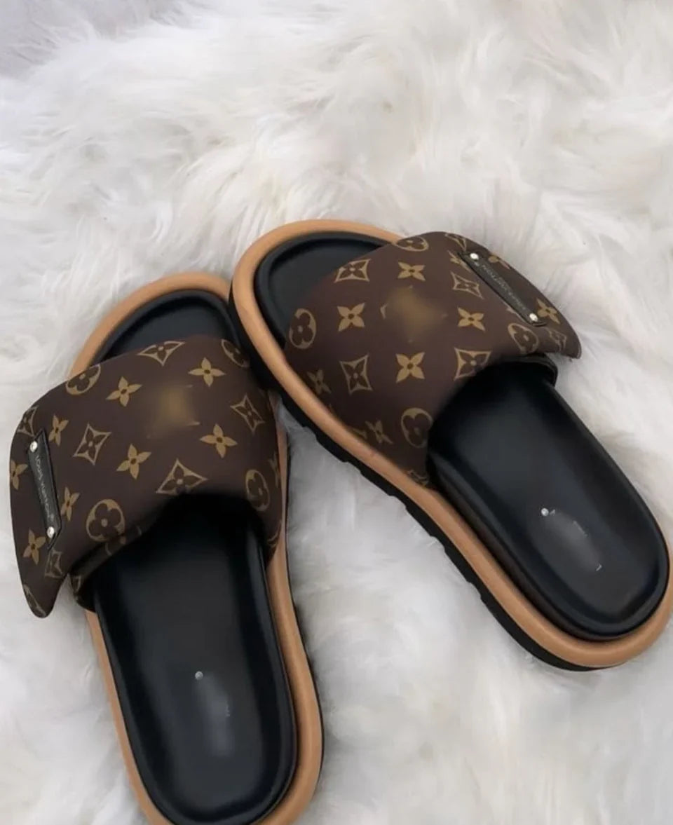 BROWN PUFF SLIDES