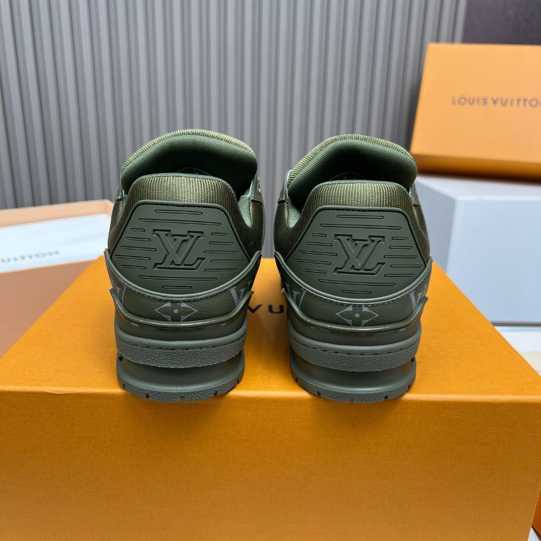 OLIVE GREEN TEXTURED LOW-TOP SNEAKERS