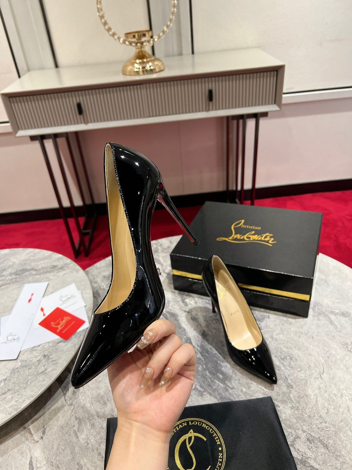 BLACK PATENT CLASSIC POINTED PUMPS