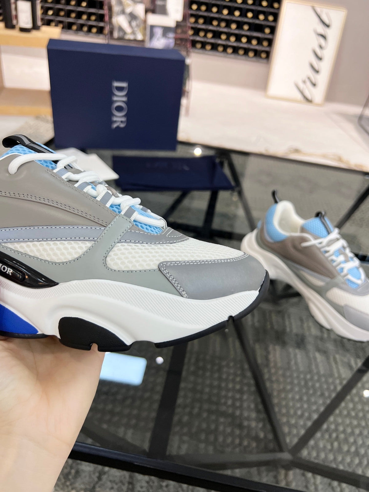 LIGHTWEIGHT MESH PANEL TRAINER SNEAKERS