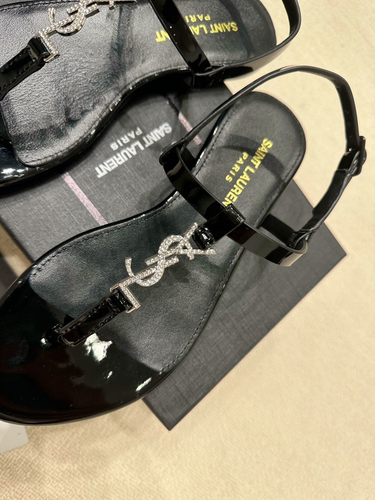 BLACK STRAPPY FLAT SANDALS WITH CRYSTAL DETAIL