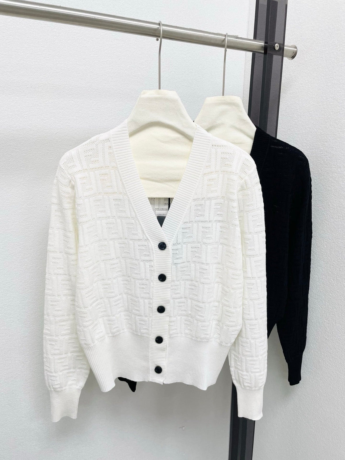 V-NECK KNIT CARDIGAN