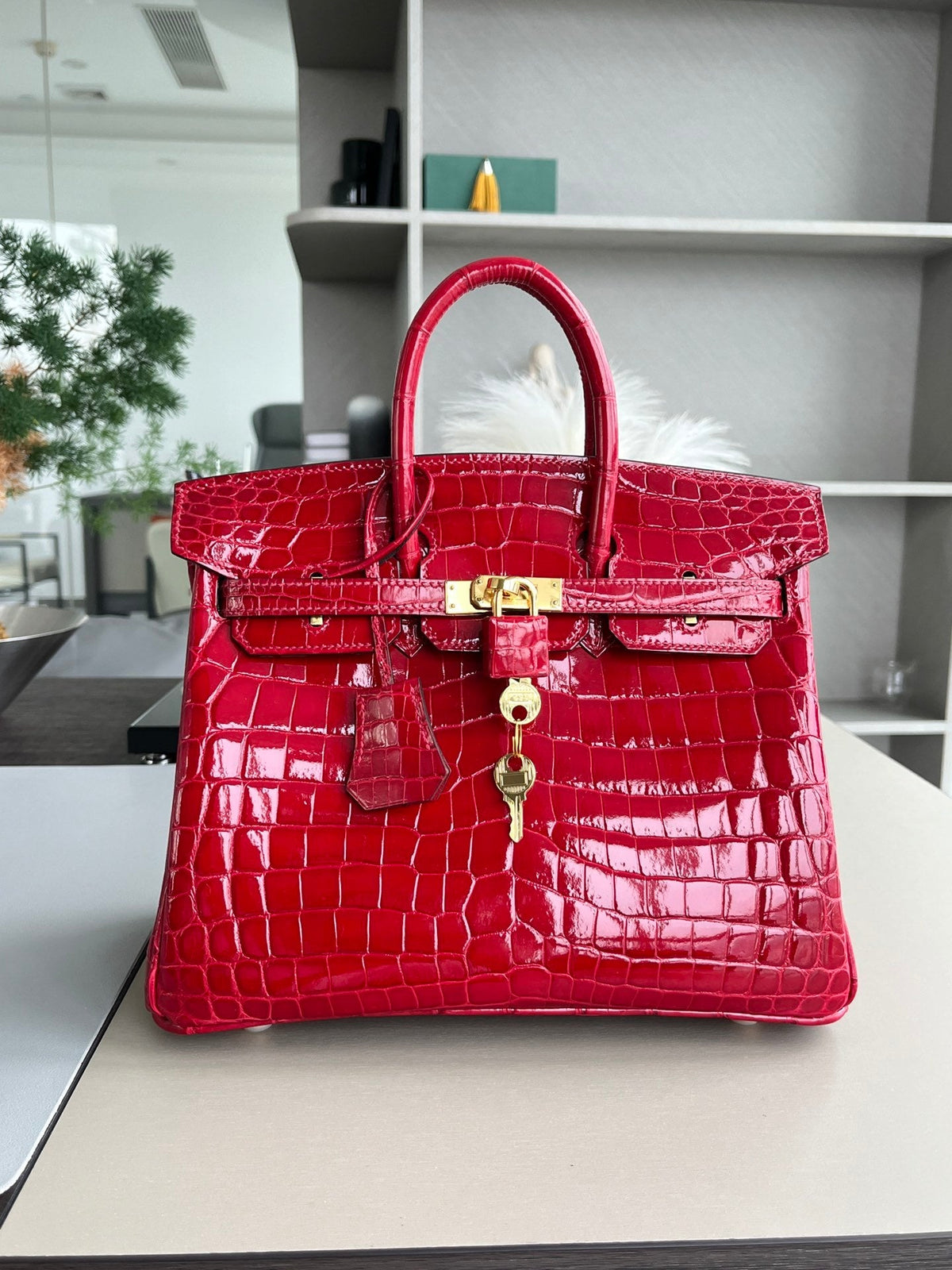 SIGNATURE HANDBAG