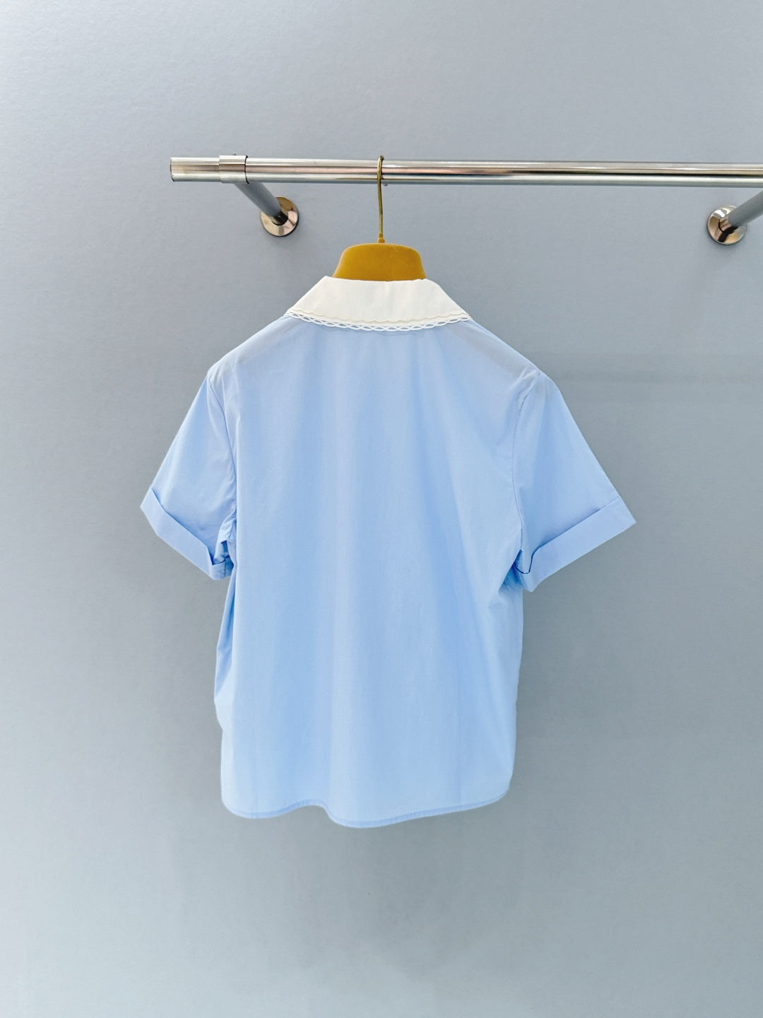 SCALLOPED COLLAR BUTTON SHIRT