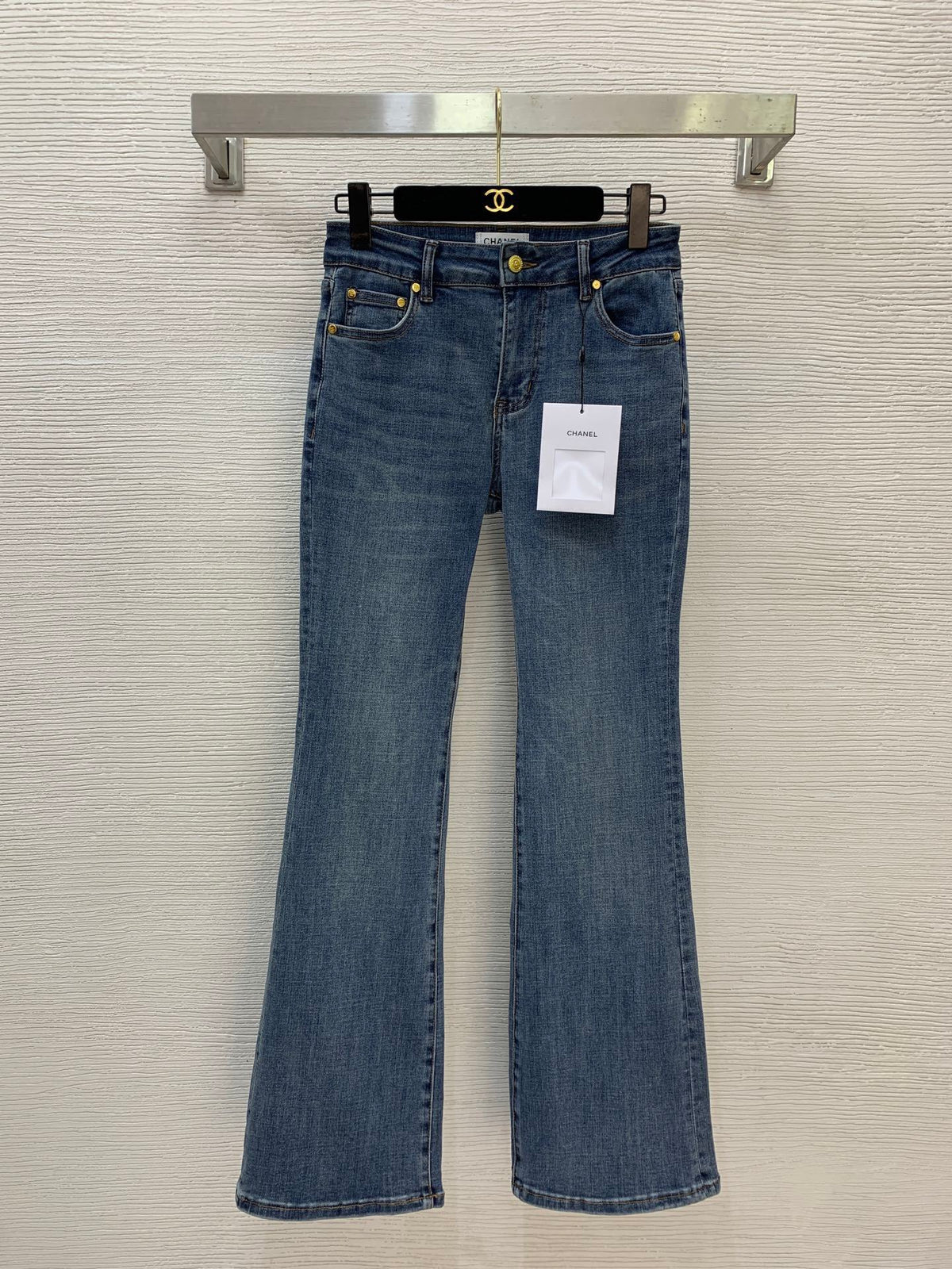 HIGH-WAIST FLARED DENIM JEANS