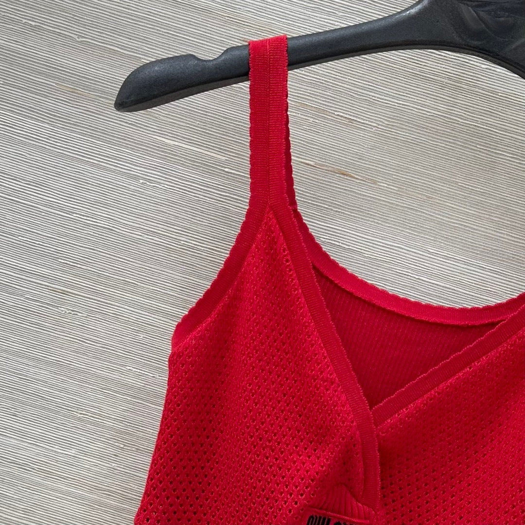 RIBBED KNIT V-NECK CAMI TOP