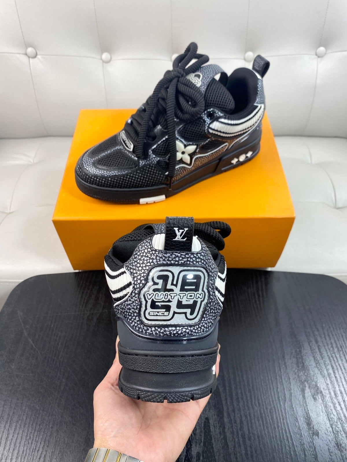 BLACK CHUNKY SNEAKERS