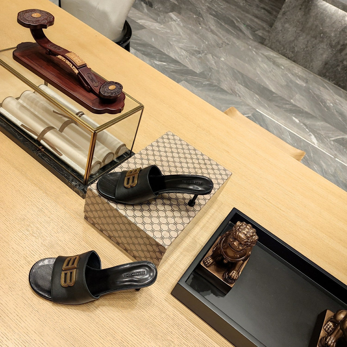 BLACK LOGO LOW HEEL MULE SANDALS