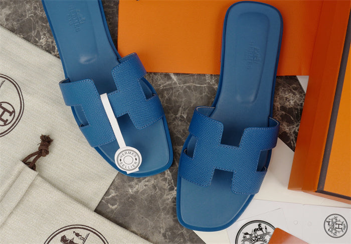 TEXTURED H-CUT LEATHER SLIDE SANDALS